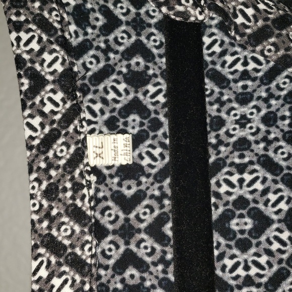 3/$12 Blouse Tunic V Neck Button Down Black Grey White XL-runs small - Picture 3 of 13